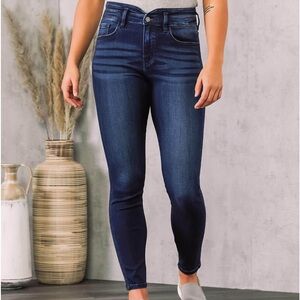 KanCan Signature Buckle Exclusive Jeans in Size 24 NWOT​